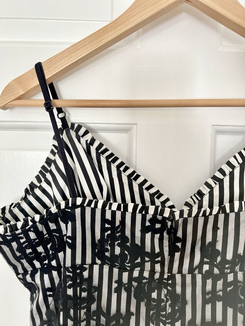 Muse Black & White Stripes & Roses Party Dress - Sz 14 Halloween Beetlejuice - Picture 4 of 8
